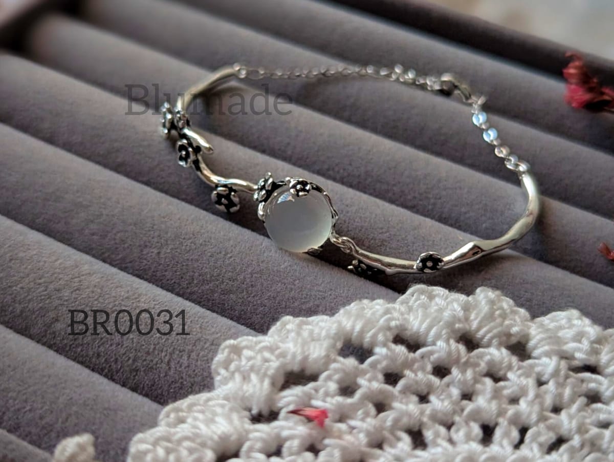 BR0031 Chalcedony stone Bracelet